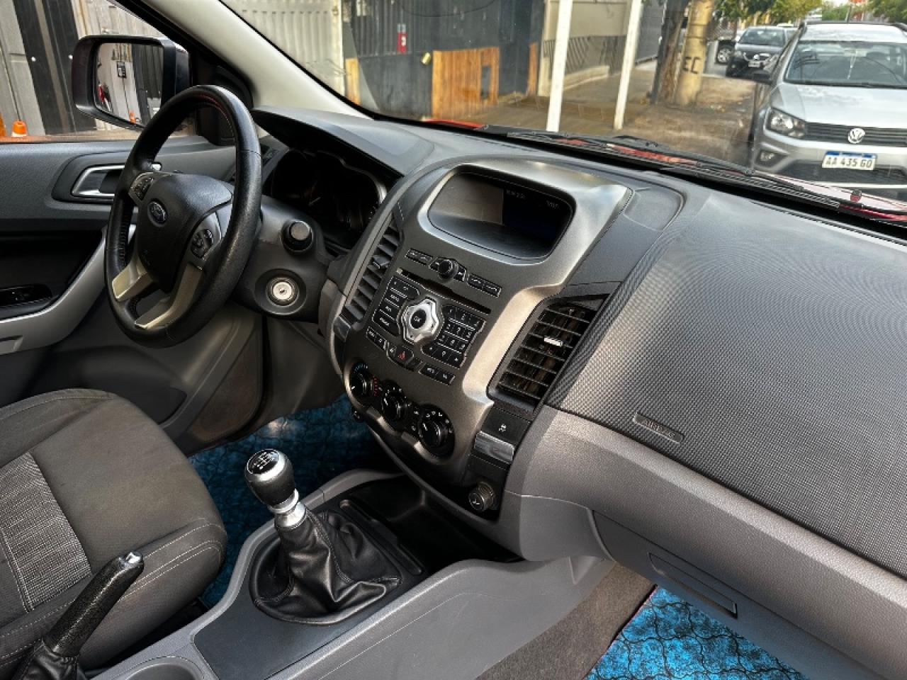 Foto de FORD RANGER XLT 4x2 3.2 2014, color rojo, en San Juan