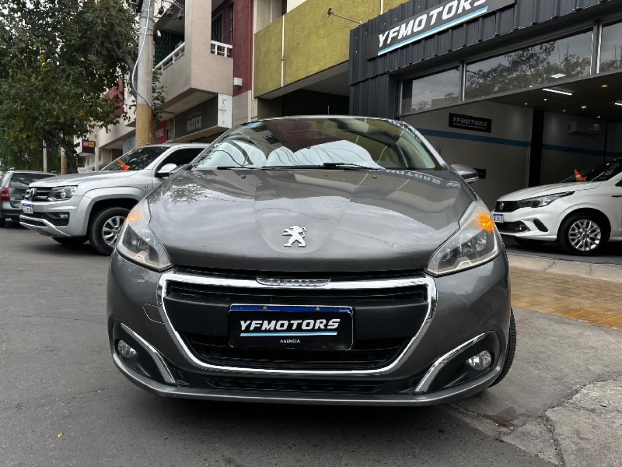 Foto de PEUGEOT 208 Allure 2017, color gris, en San Juan