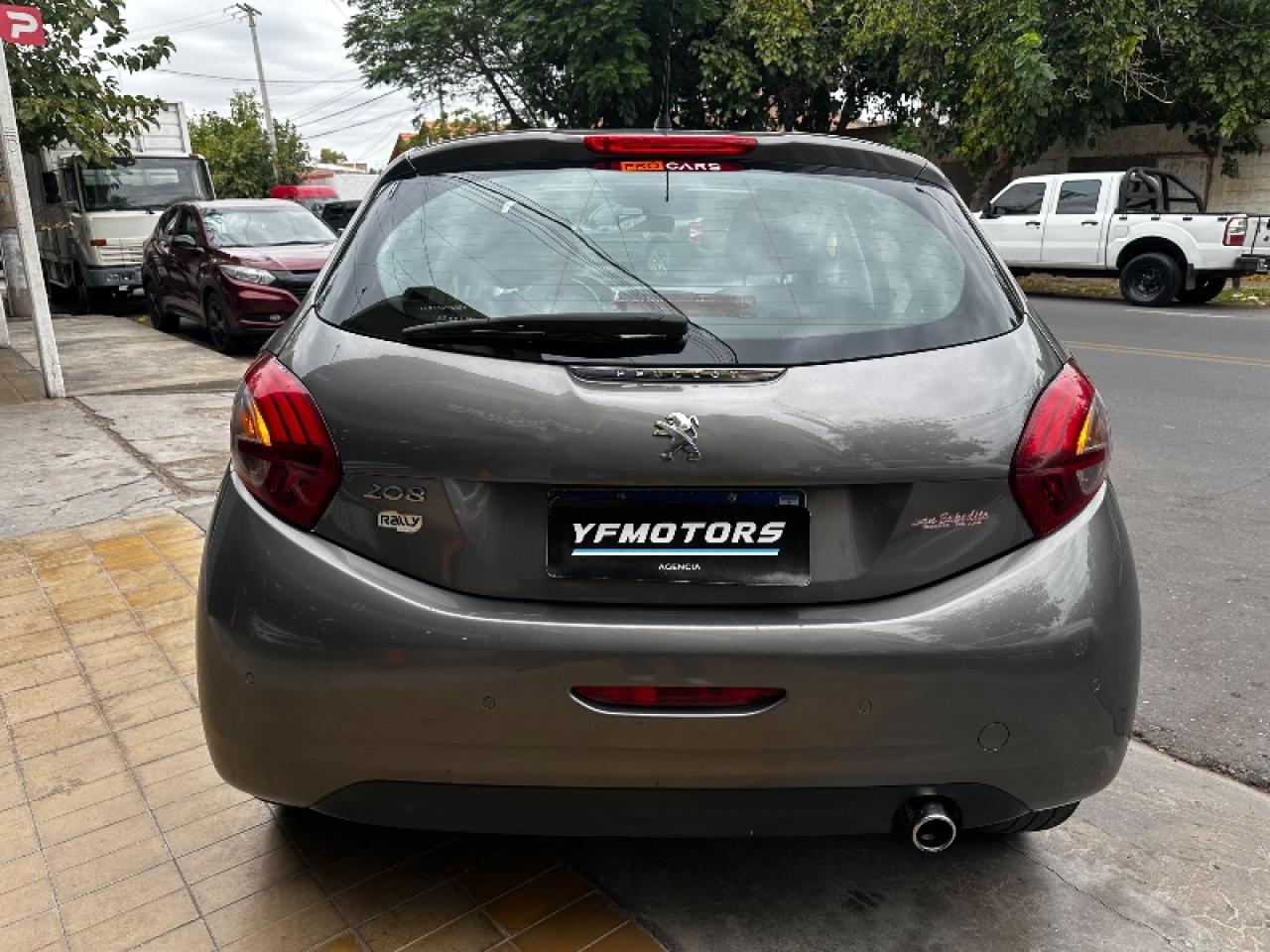 Foto de PEUGEOT 208 Allure 2017, color gris, en San Juan