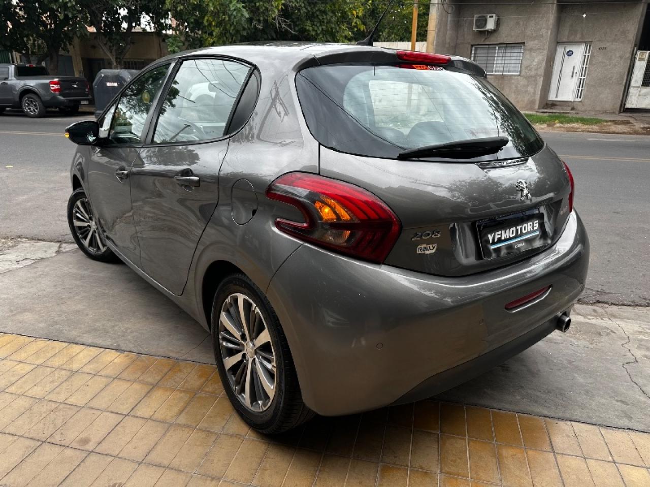 Foto de PEUGEOT 208 Allure 2017, color gris, en San Juan