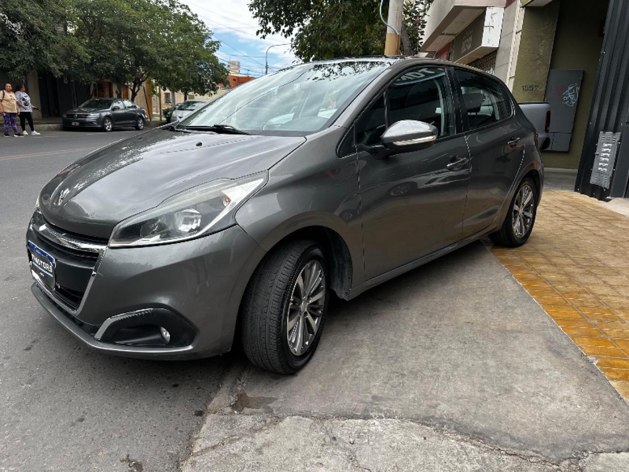 Foto de PEUGEOT 208 Allure 2017, color gris, en San Juan