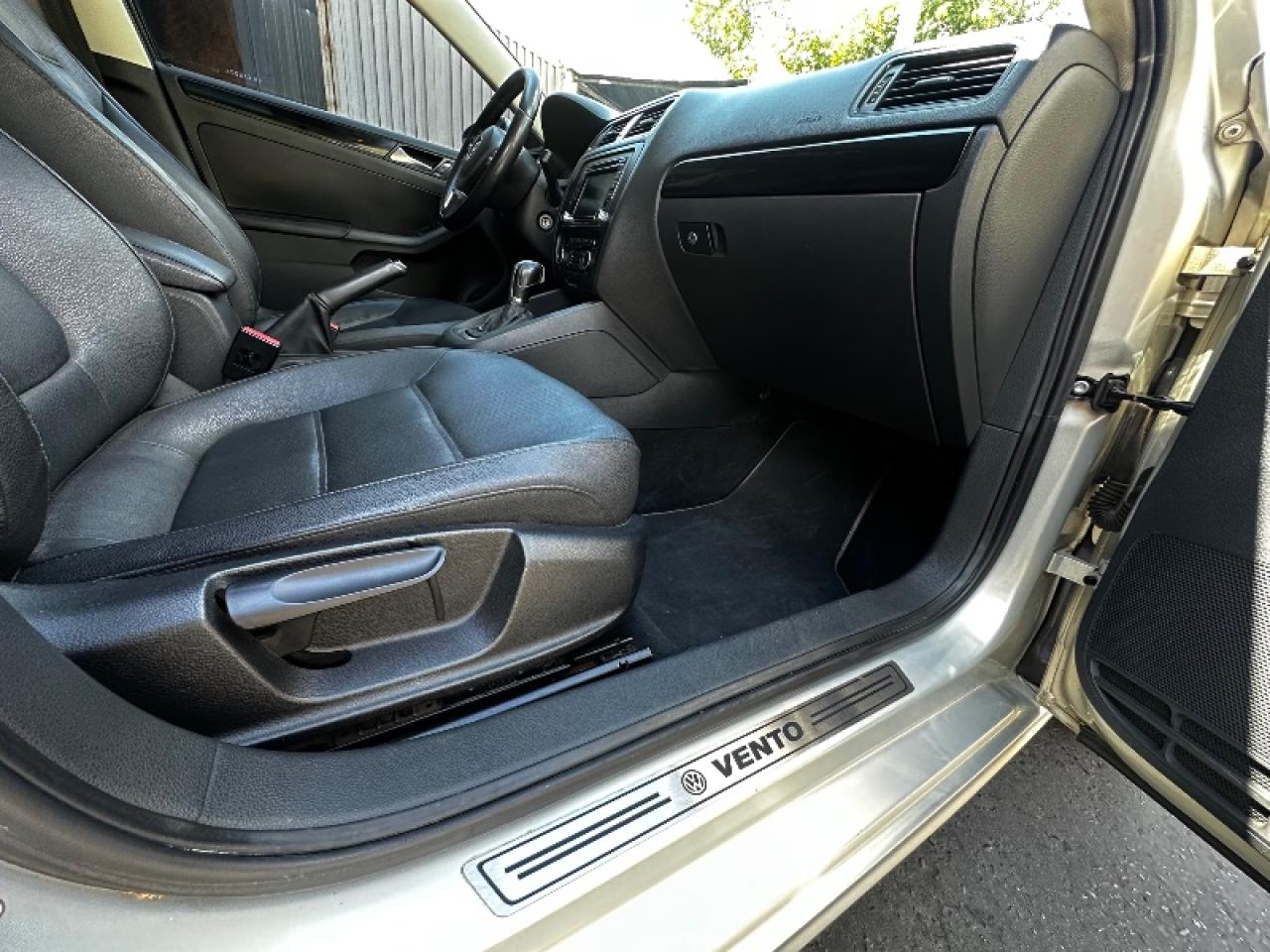 Foto de VOLKSWAGEN VENTO Luxury 2.5 TIP 2011, color sin color especificado, en San Juan