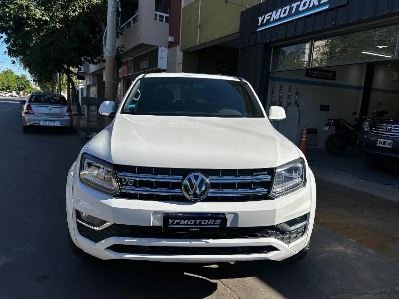Foto de VOLKSWAGEN AMAROK Extreme V6 2022, color blanco, en San Juan