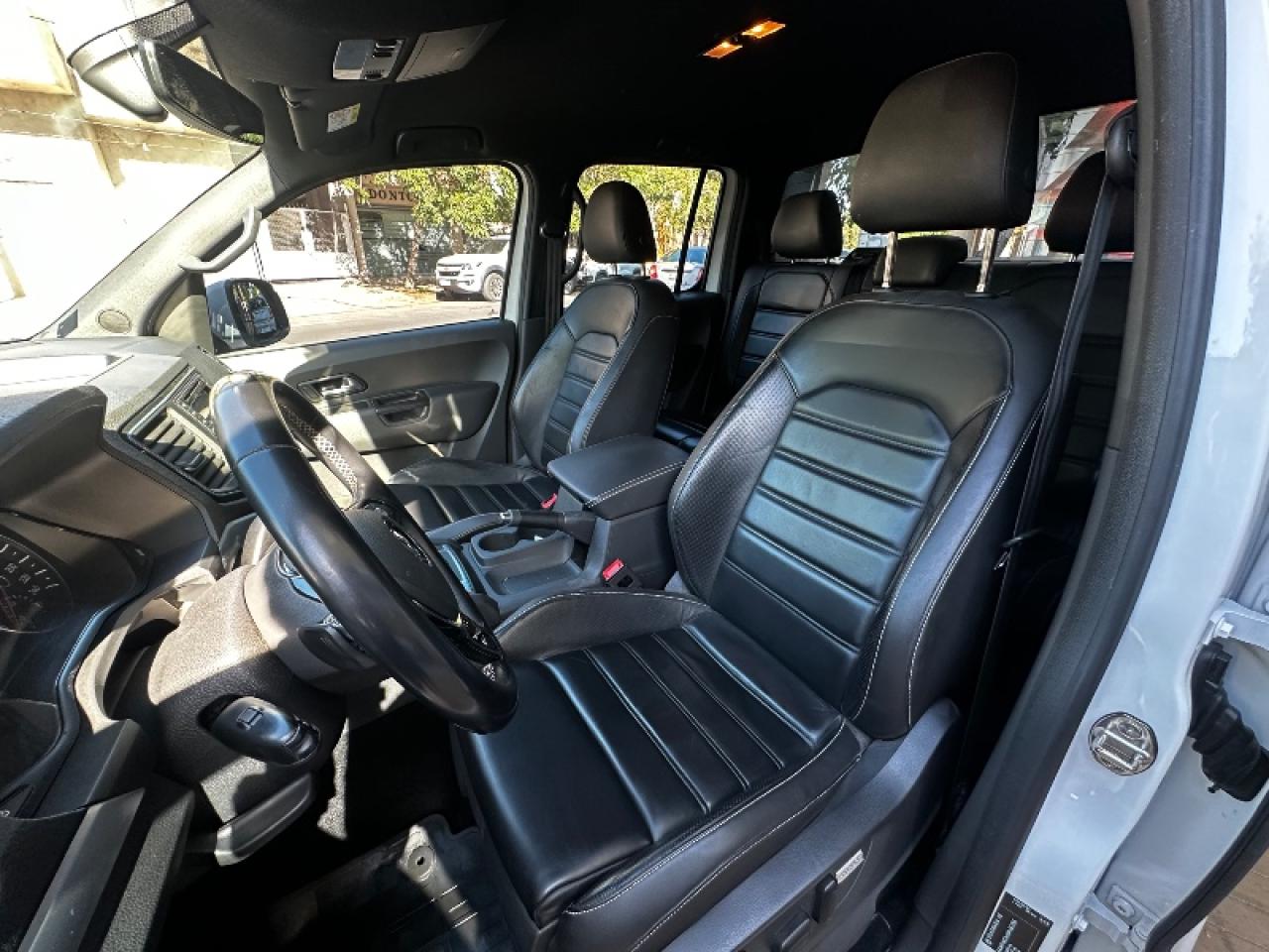 Foto de VOLKSWAGEN AMAROK Extreme V6 2022, color blanco, en San Juan