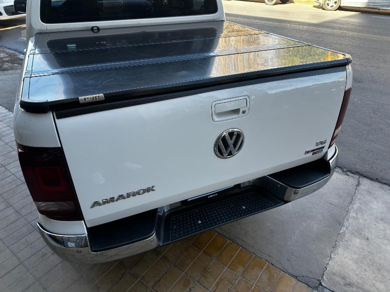 Foto de VOLKSWAGEN AMAROK Highline V6 2022, color blanco, en San Juan