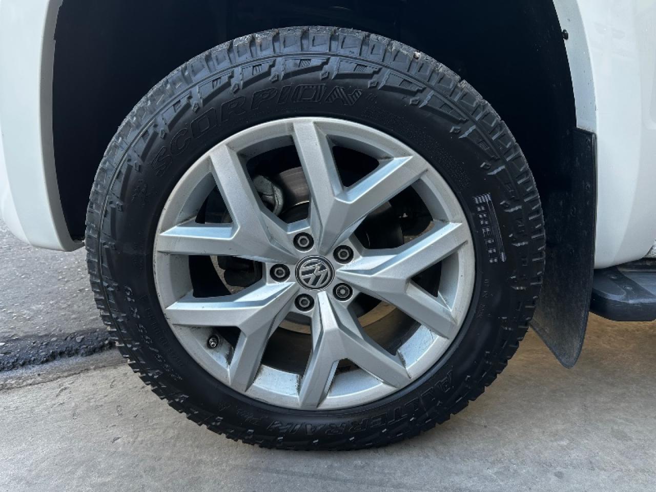 Foto de VOLKSWAGEN AMAROK Highline V6 2022, color blanco, en San Juan