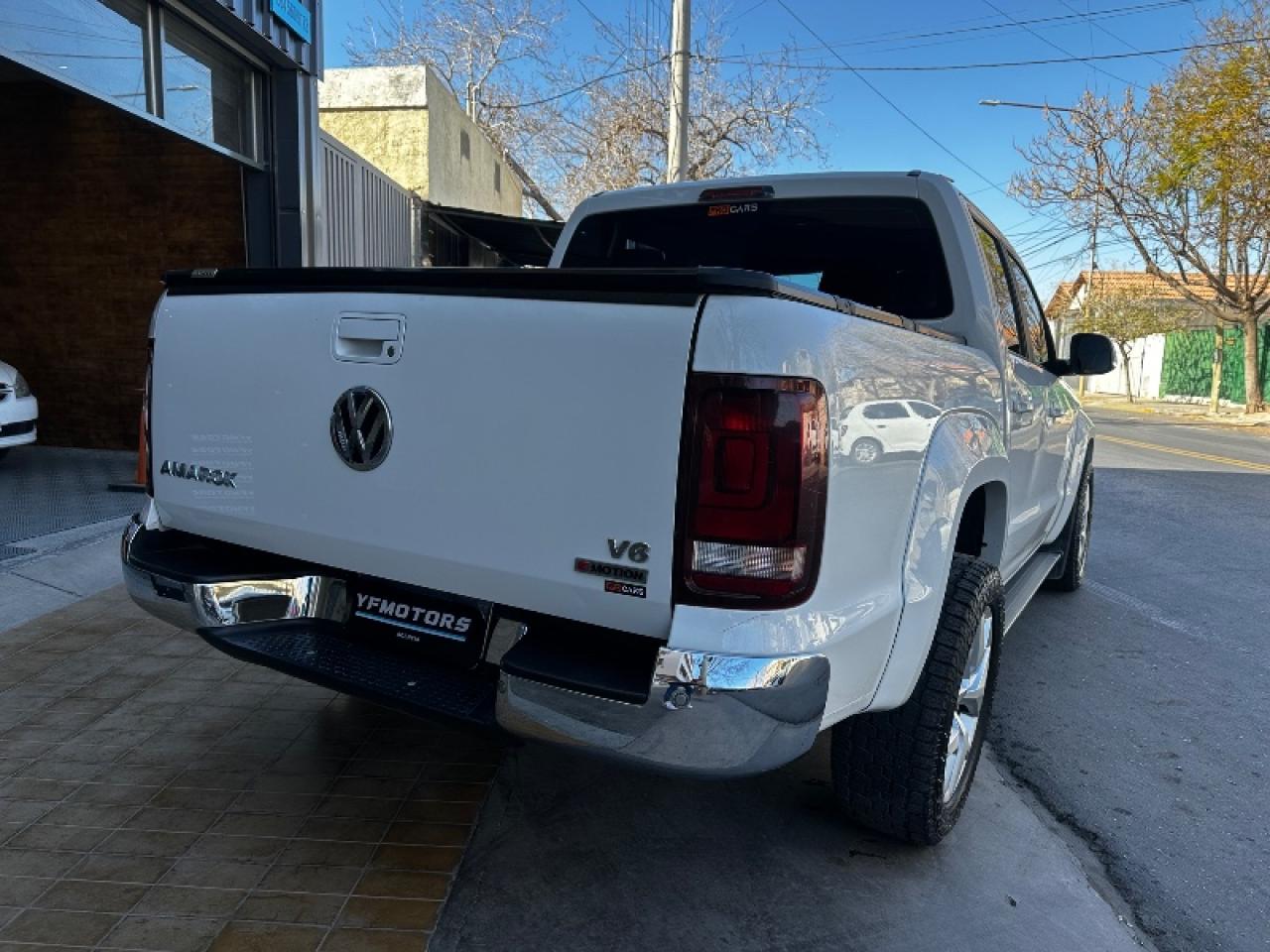Foto de VOLKSWAGEN AMAROK Highline V6 2022, color blanco, en San Juan