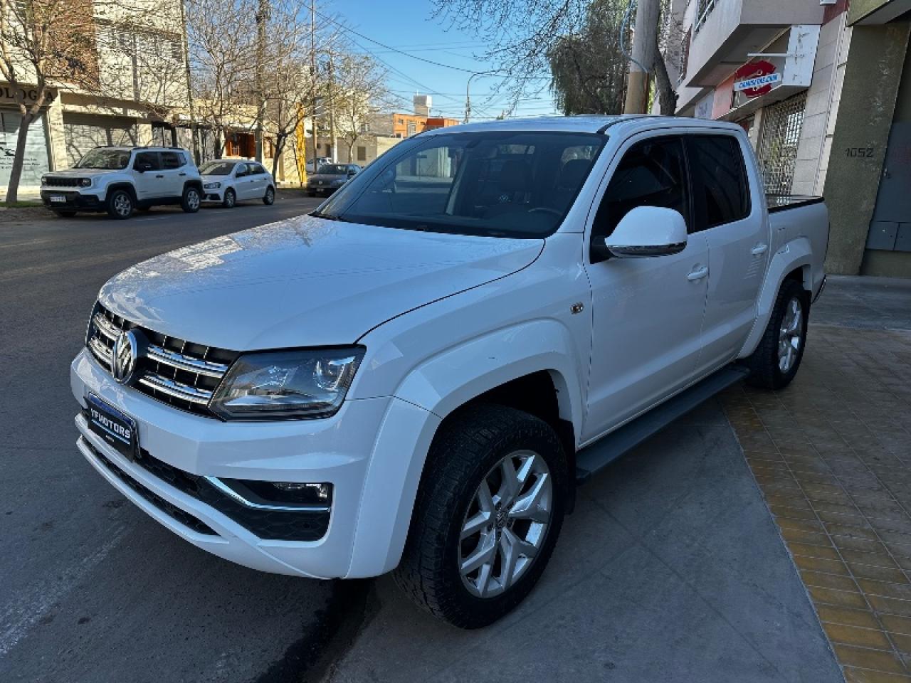Foto de VOLKSWAGEN AMAROK Highline V6 2022, color blanco, en San Juan