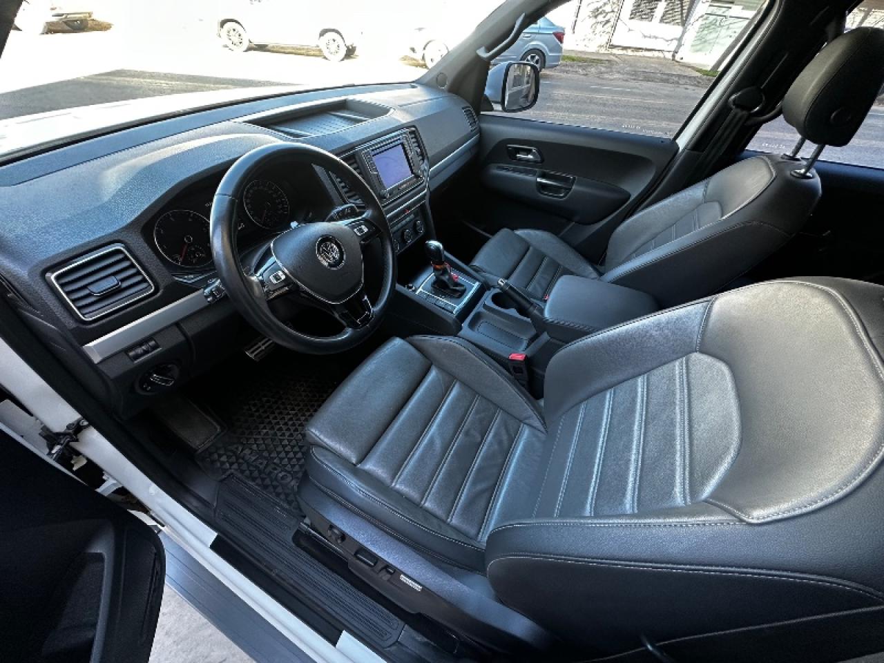 Foto de VOLKSWAGEN AMAROK Highline V6 2022, color blanco, en San Juan