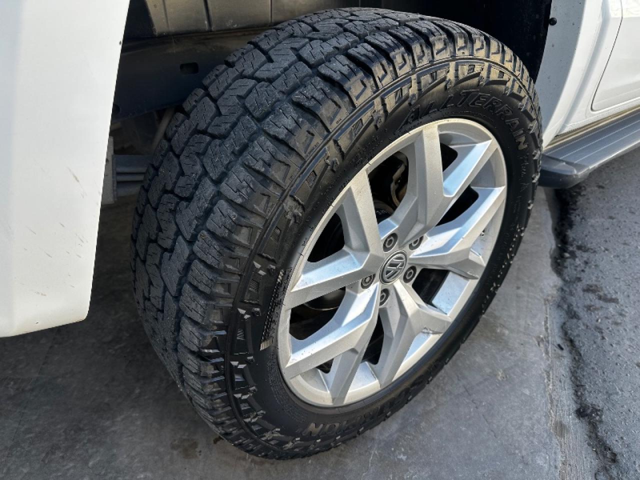 Foto de VOLKSWAGEN AMAROK Highline V6 2022, color blanco, en San Juan