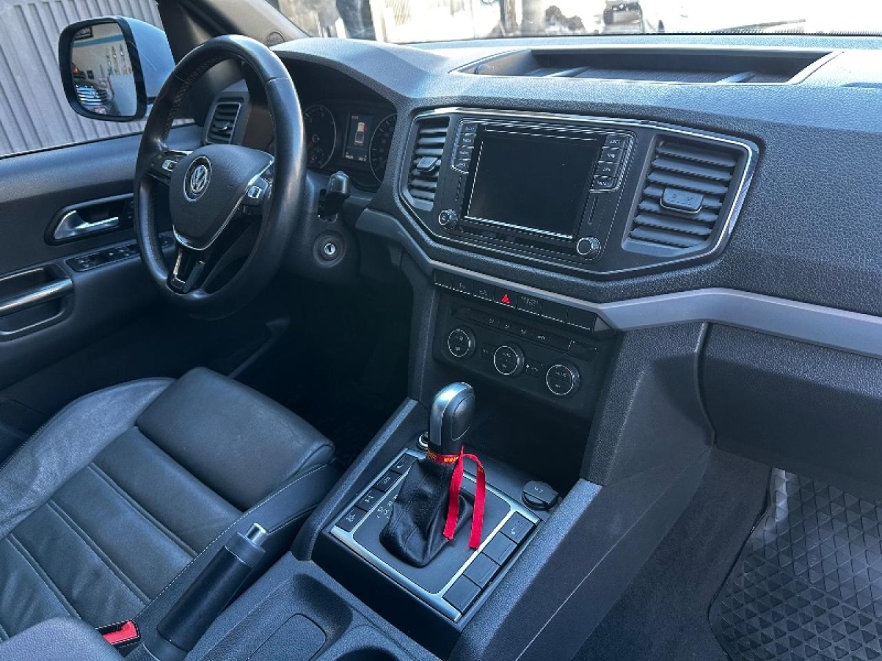 Foto de VOLKSWAGEN AMAROK Highline V6 2022, color blanco, en San Juan