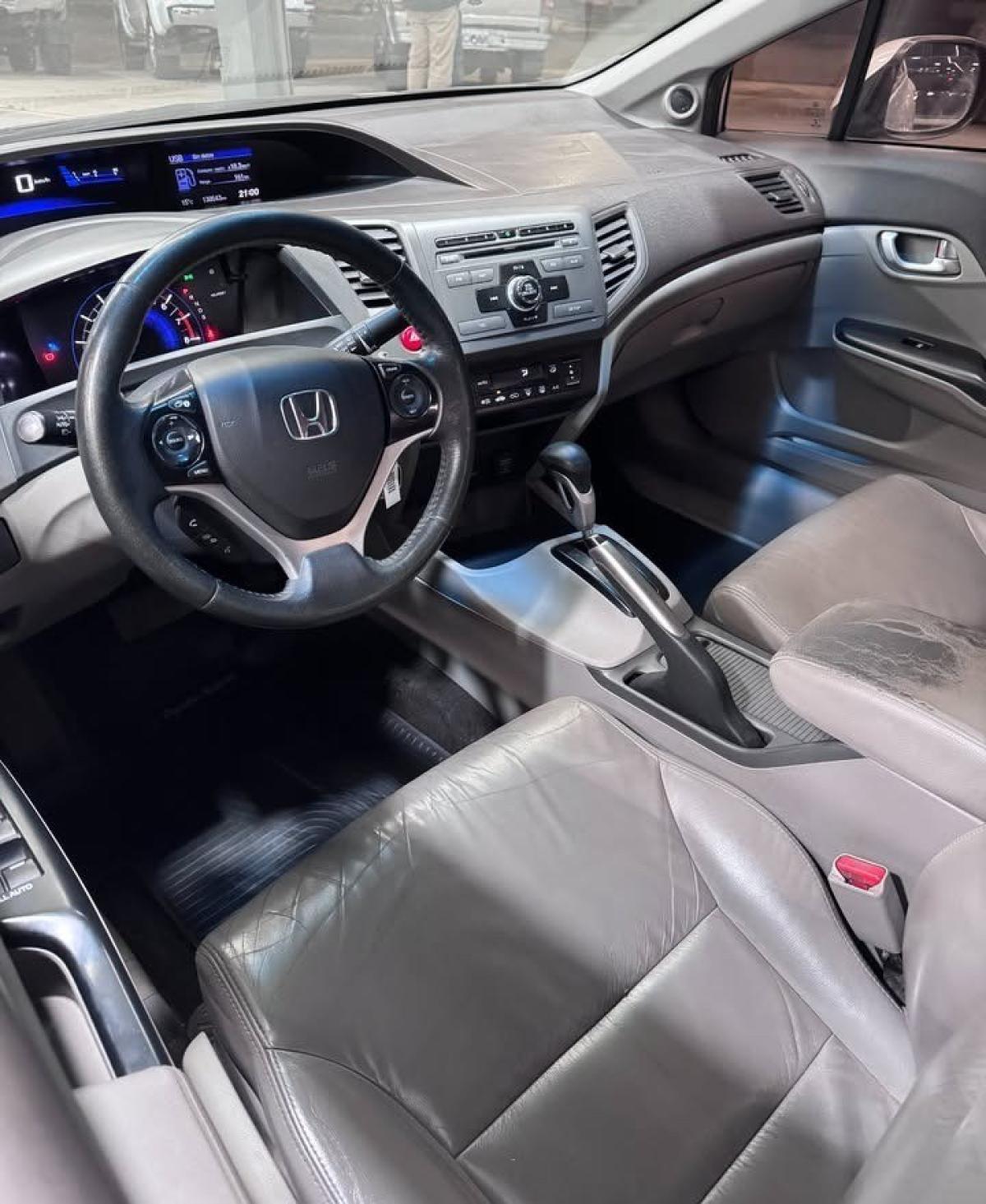 Foto de HONDA CIVIC EXS AT 1.8 2013, color gris, en San Juan