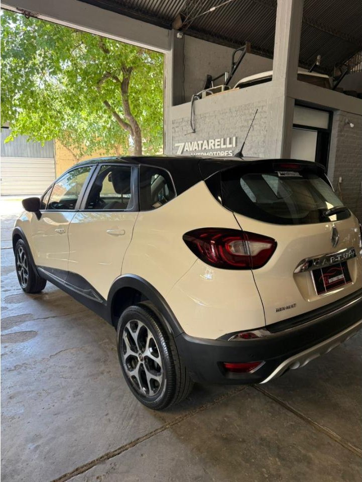 Foto de RENAULT CAPTUR Intens 2019, color blanco, en San Juan
