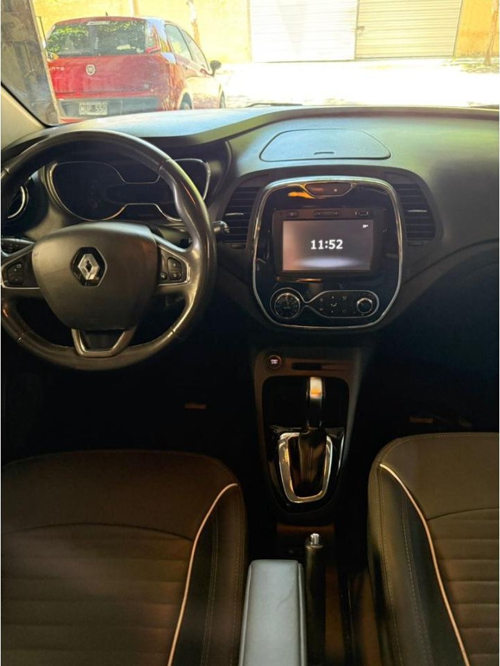 Foto de RENAULT CAPTUR Intens 2019, color blanco, en San Juan