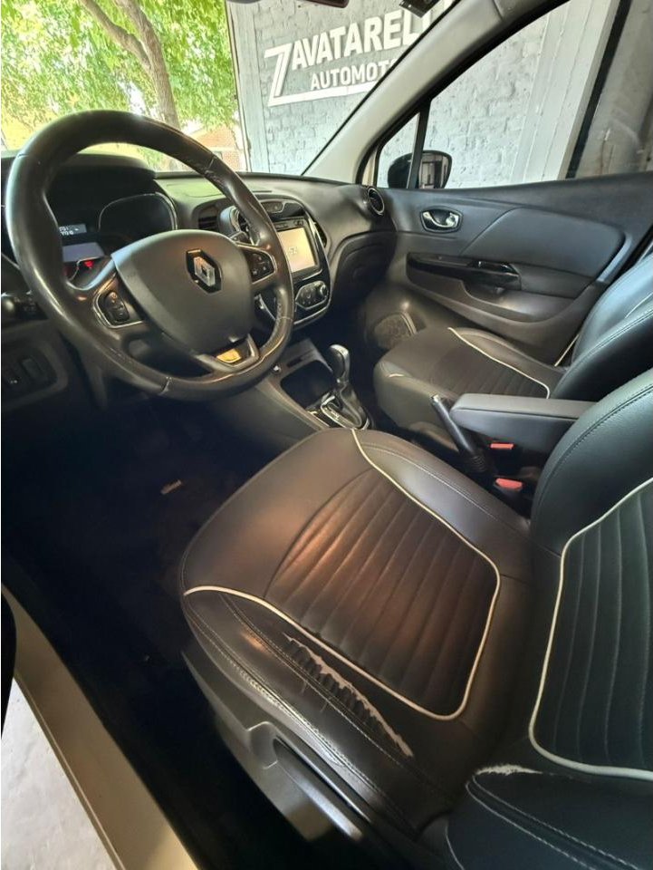 Foto de RENAULT CAPTUR Intens 2019, color blanco, en San Juan