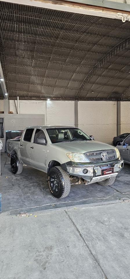 Foto de TOYOTA HILUX Dx 4x4 2009, color sin color especificado, en San Juan