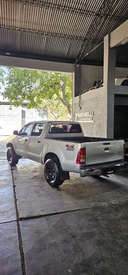 Foto de TOYOTA HILUX Dx 4x4 2009, color sin color especificado, en San Juan