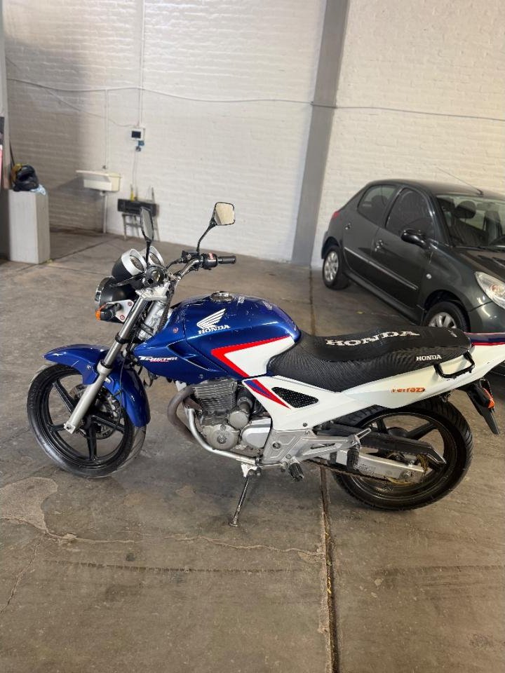 Foto de HONDA MOTOS BUSINESS Twister 250 2012, color sin color especificado, en San Juan