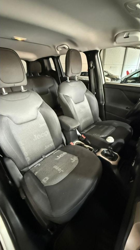 Foto de CHRYSLER / DODGE JEEP RENEGADE Renegade sport 2019, color sin color especificado, en San Juan