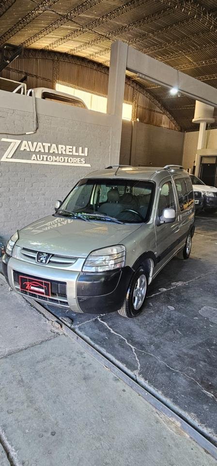 Foto de PEUGEOT PARTNER Partner patagonica 1.6 2013, color sin color especificado, en San Juan