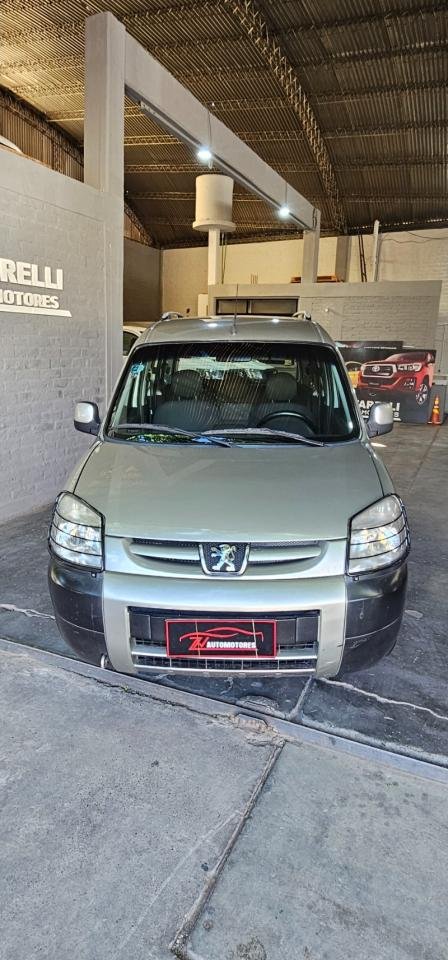 Foto de PEUGEOT PARTNER Partner patagonica 1.6 2013, color sin color especificado, en San Juan