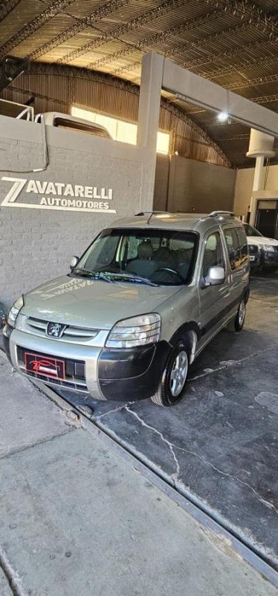 Foto de PEUGEOT PARTNER Partner patagonica 1.6 2013, color sin color especificado, en San Juan