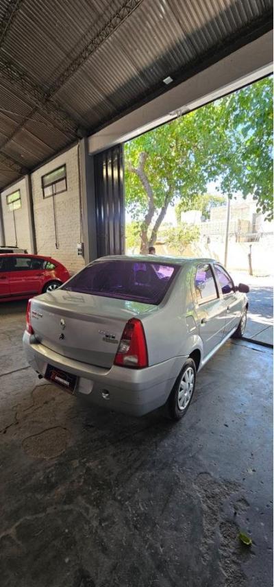 Miniatura de RENAULT LOGAN Authentique