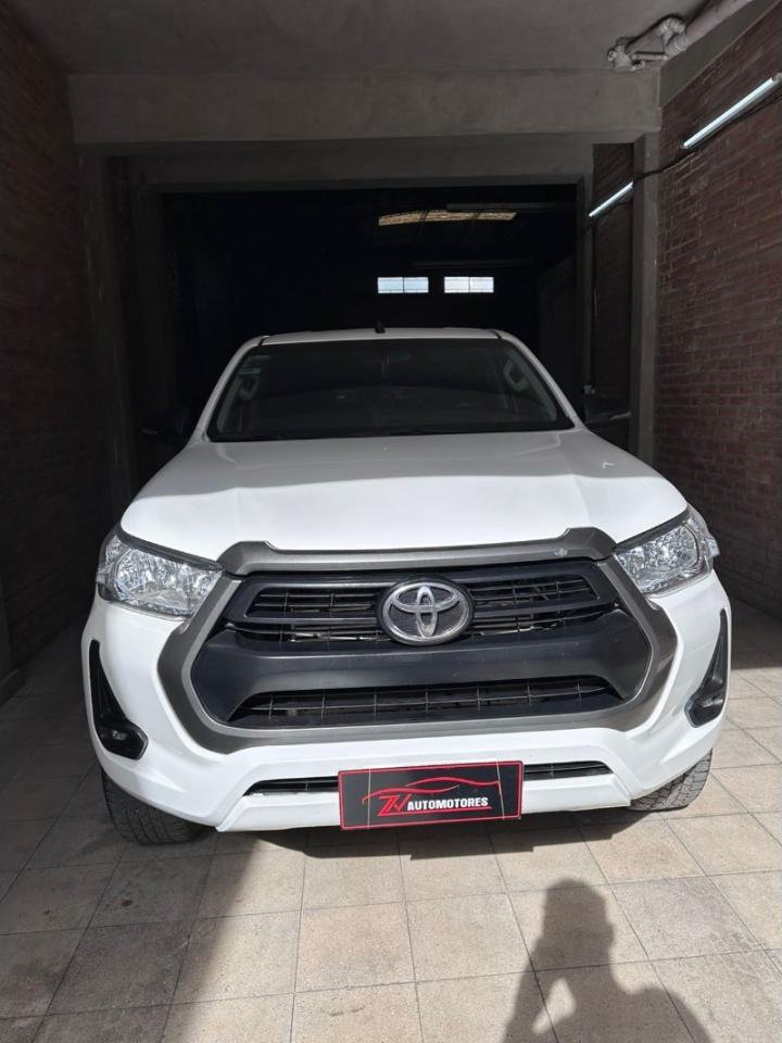 Foto de TOYOTA HILUX Sr 2021, color blanco, en San Juan