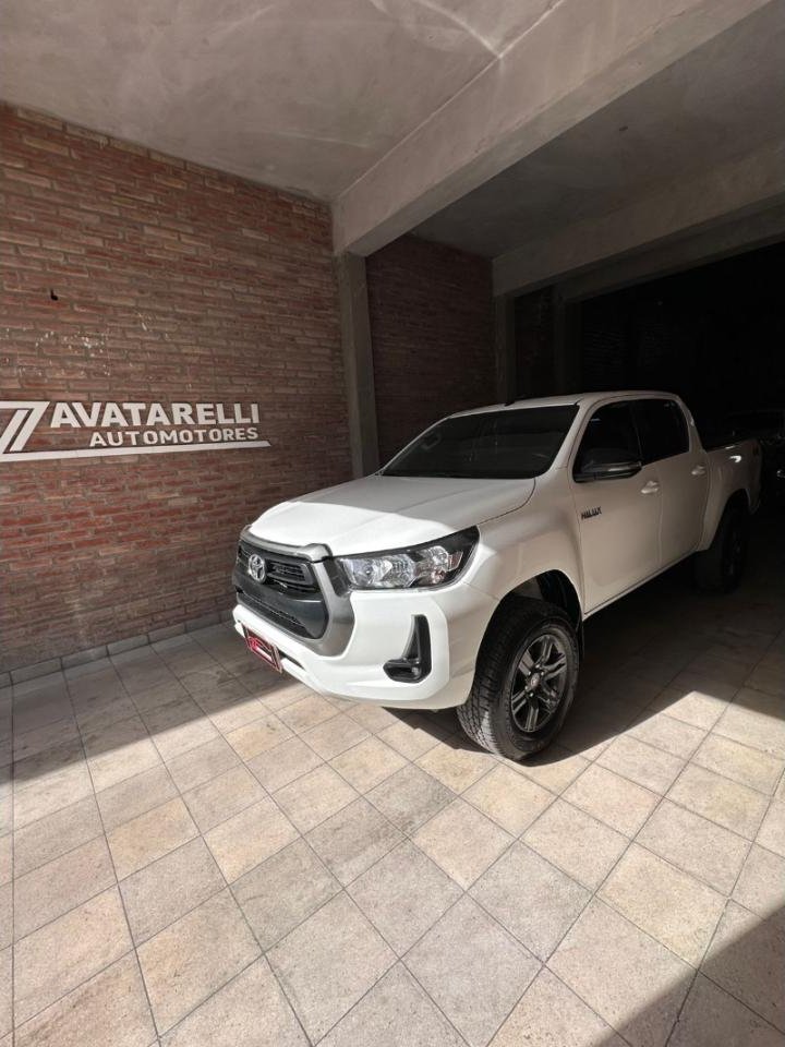 Foto de TOYOTA HILUX Sr 2021, color blanco, en San Juan