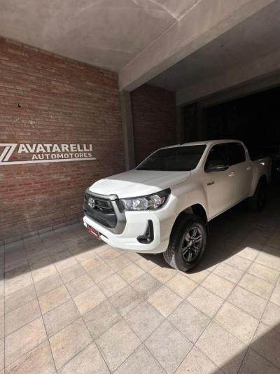 Foto de TOYOTA HILUX Sr 2021, color blanco, en San Juan