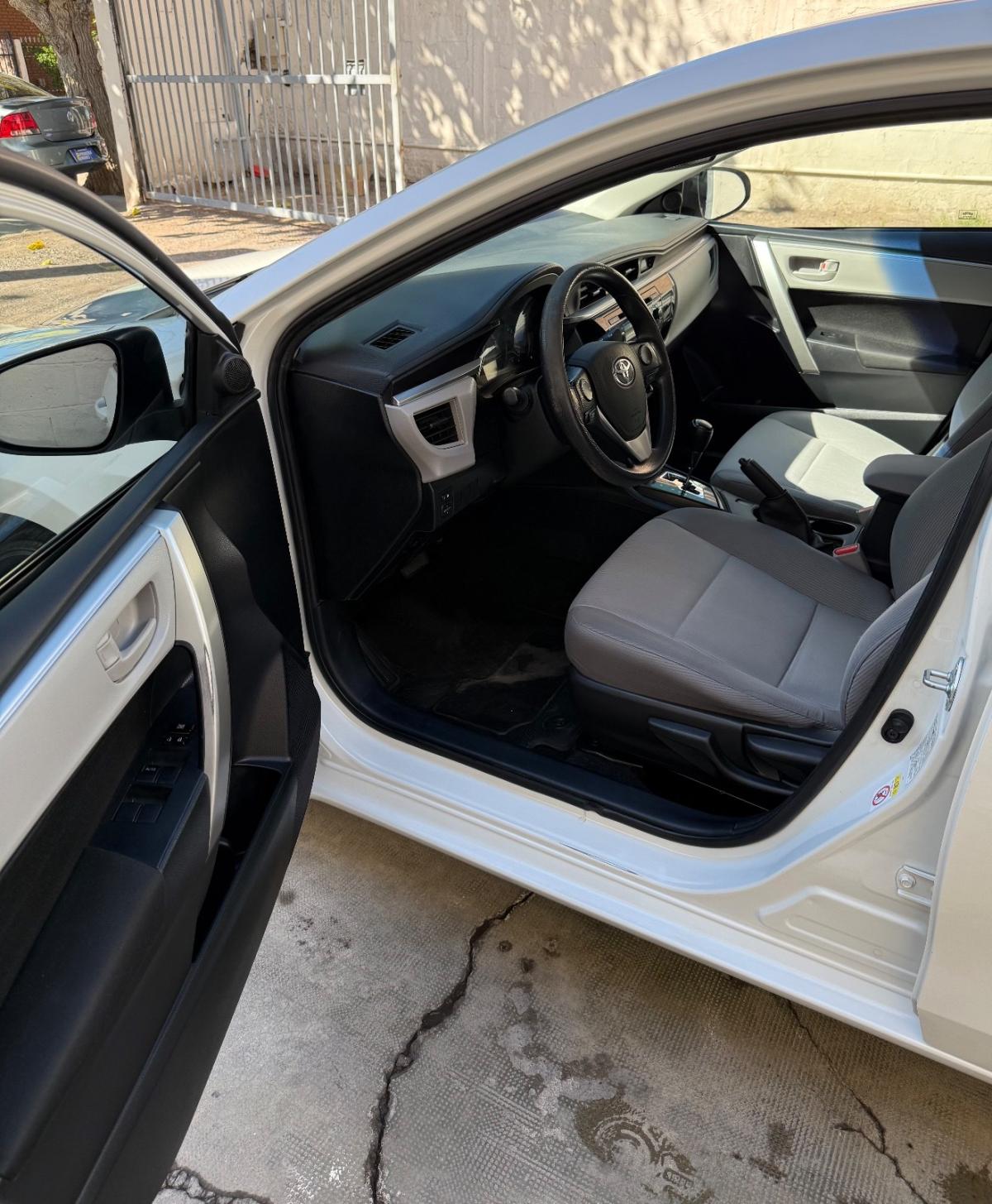 Foto de TOYOTA COROLLA Xli 2015, color blanco, en San Juan