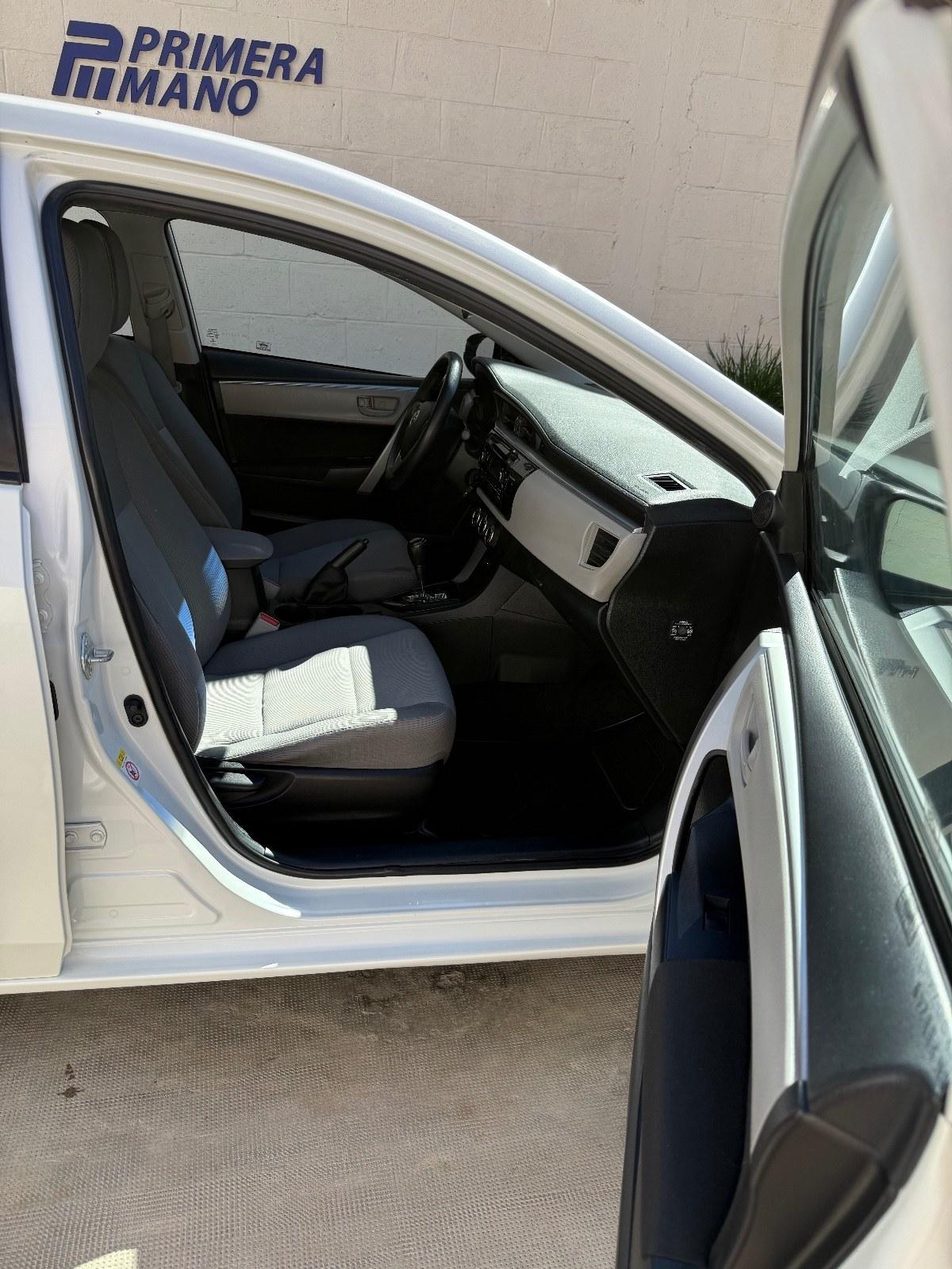 Foto de TOYOTA COROLLA Xli 2015, color blanco, en San Juan