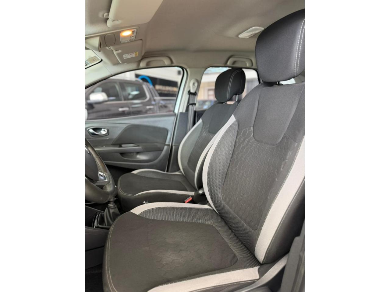 Foto de RENAULT CAPTUR 2.0 ZEN 2018, color sin color especificado, en San Juan