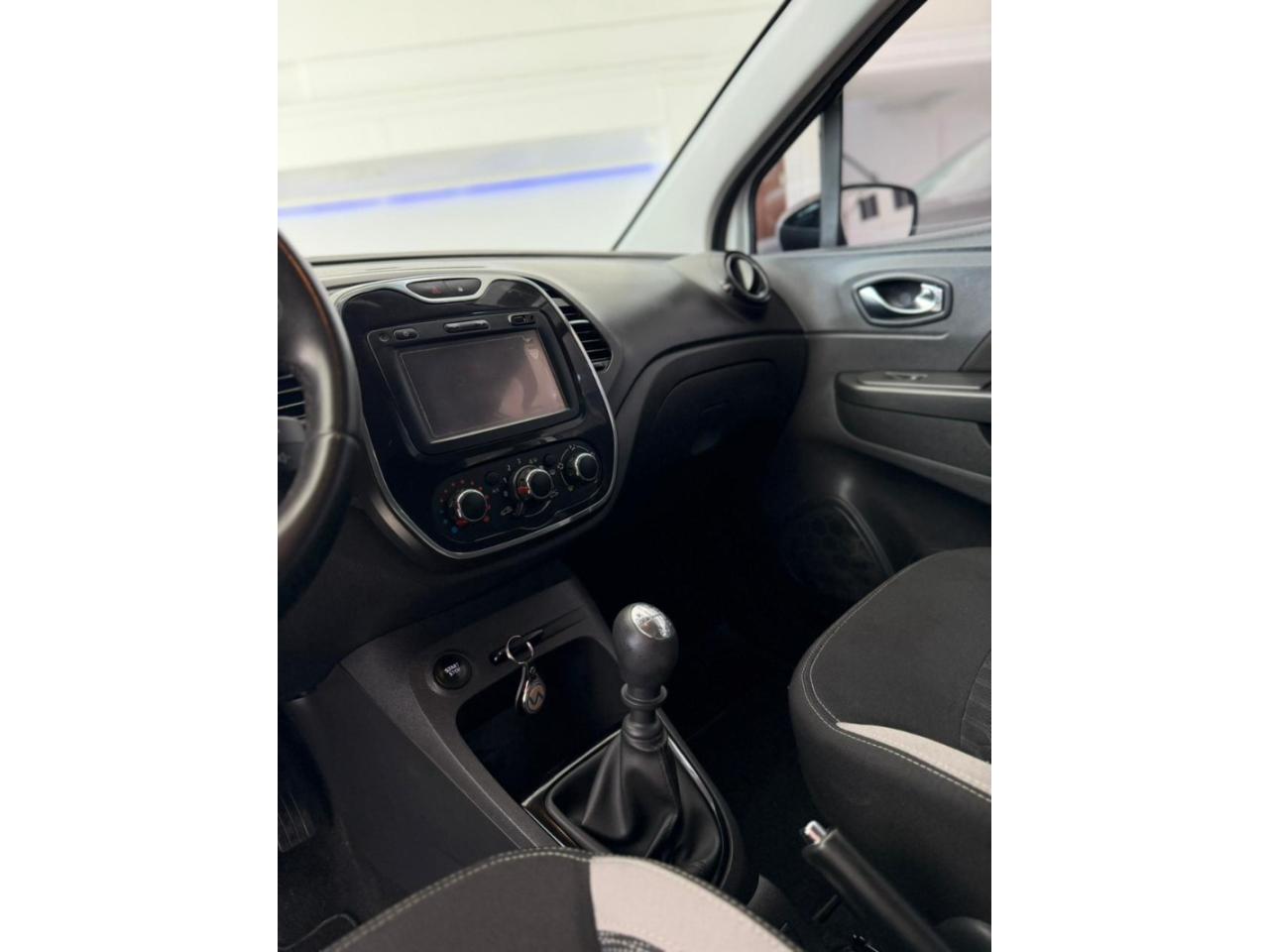 Foto de RENAULT CAPTUR 2.0 ZEN 2018, color sin color especificado, en San Juan