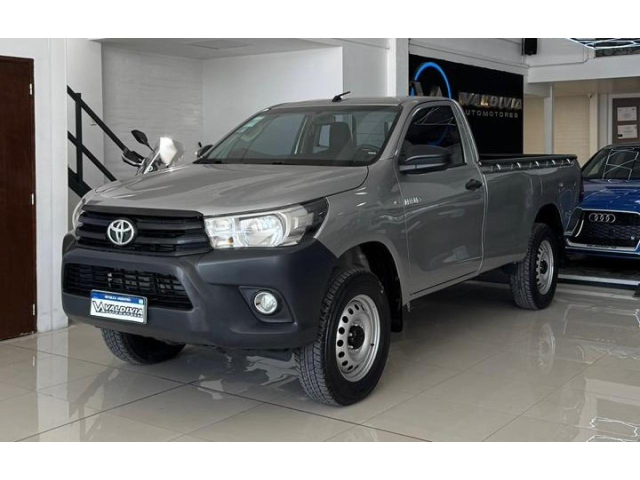 Foto de TOYOTA HILUX CS 4x2 MT 2020, color sin color especificado, en San Juan