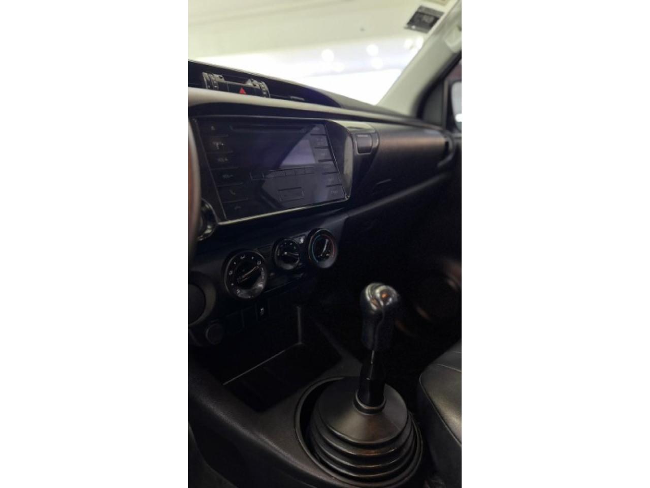 Foto de TOYOTA HILUX CS 4x2 MT 2020, color sin color especificado, en San Juan