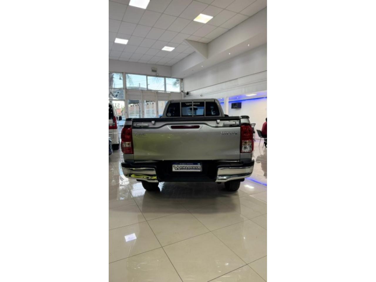 Foto de TOYOTA HILUX CS 4x2 MT 2020, color sin color especificado, en San Juan