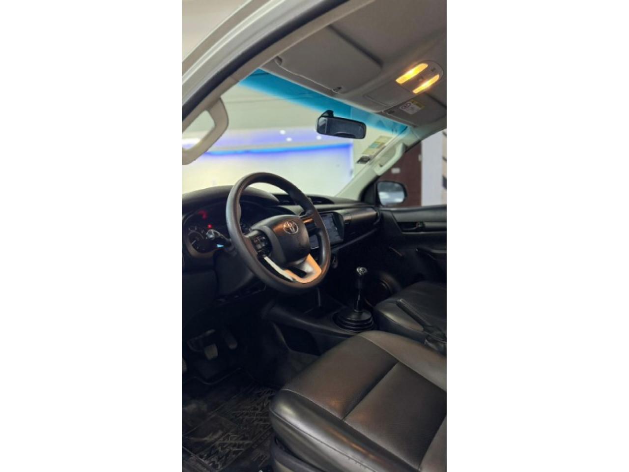 Foto de TOYOTA HILUX CS 4x2 MT 2020, color sin color especificado, en San Juan