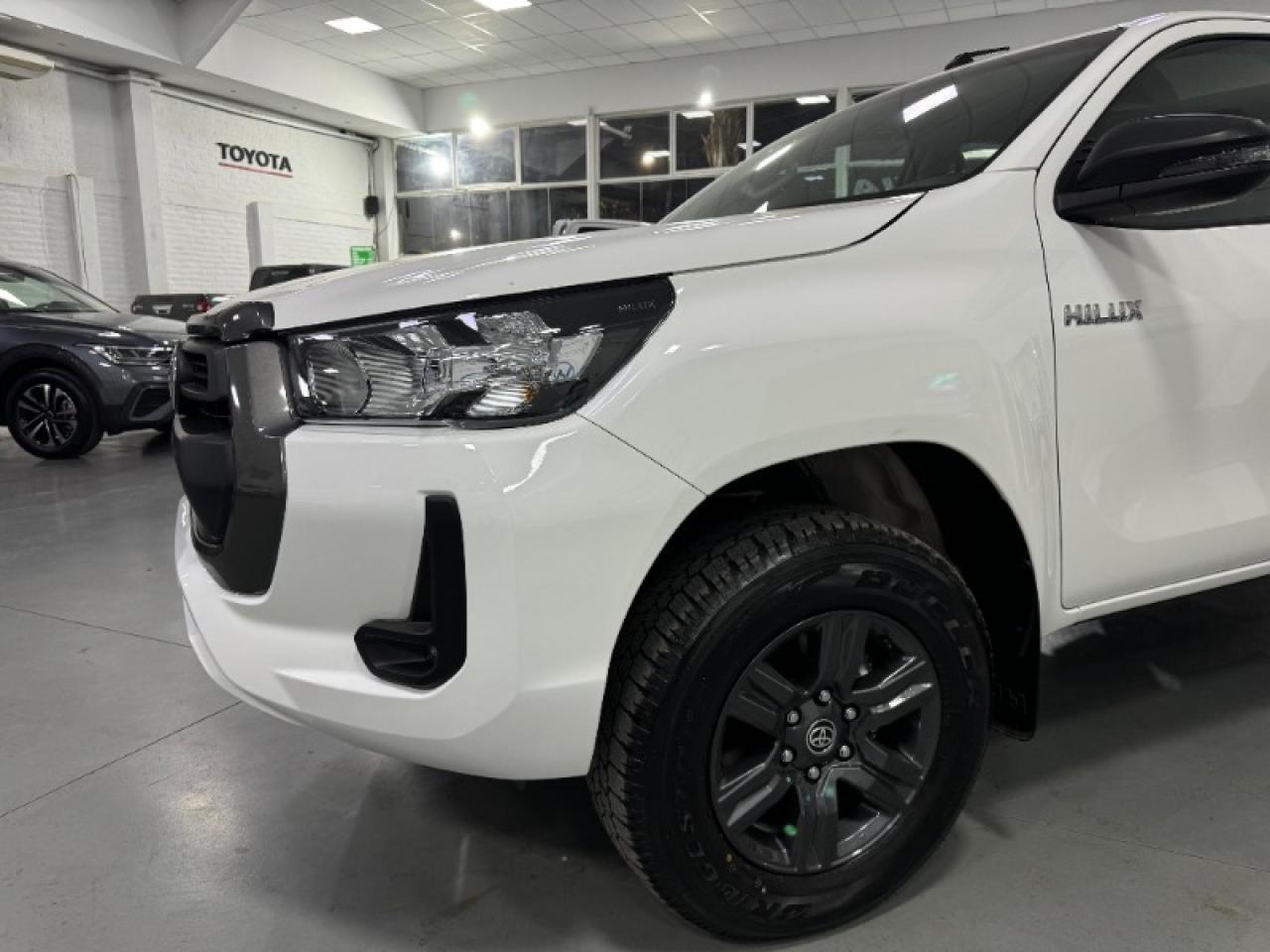 Foto de TOYOTA HILUX Sr 4x4 2026, color sin color especificado, en San Juan