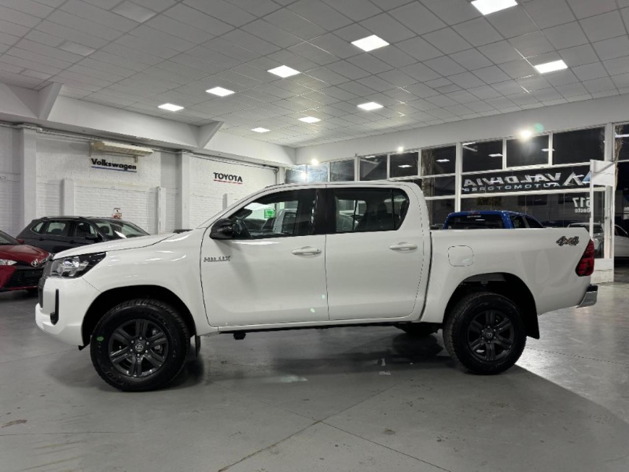 Foto de TOYOTA HILUX Sr 4x4 2026, color sin color especificado, en San Juan