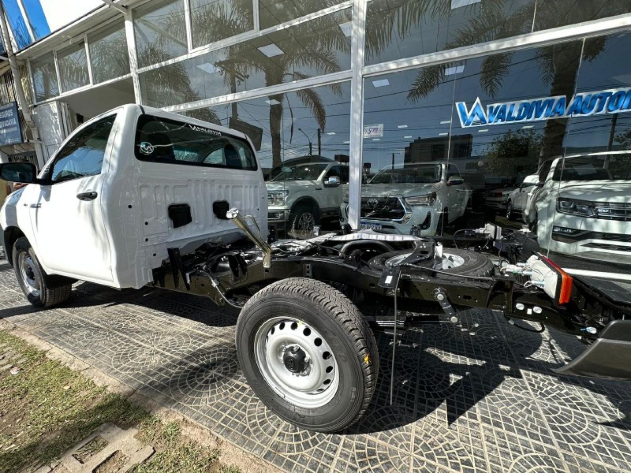 Foto de TOYOTA HILUX 4x4 Chasis 2026, color sin color especificado, en San Juan