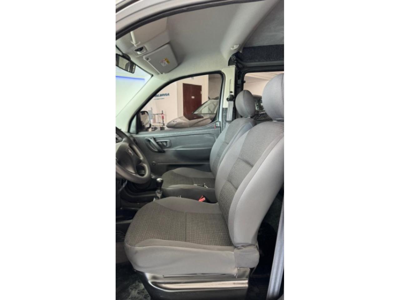 Foto de PEUGEOT PARTNER CONFORT 1.6 2024, color sin color especificado, en San Juan