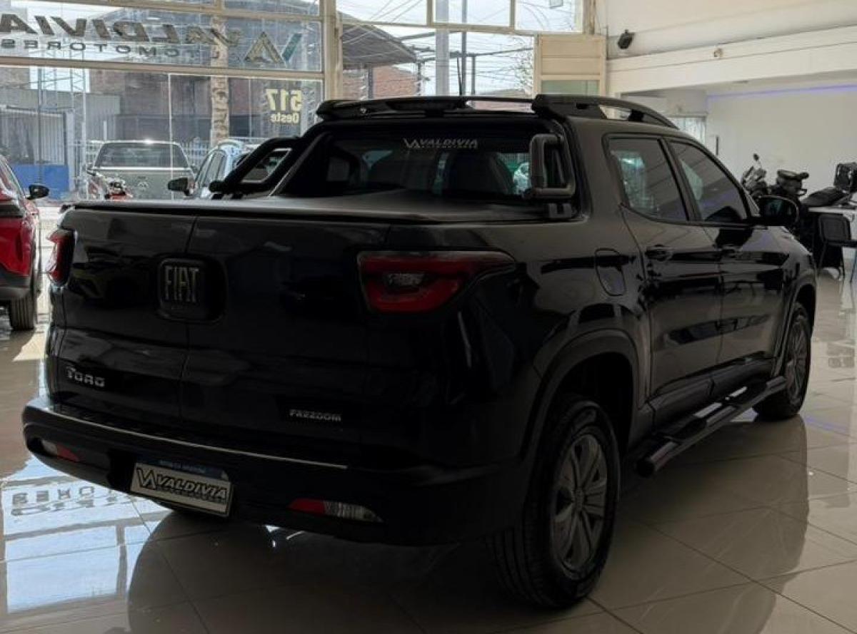 Foto de FIAT TORO Freedom 1.8 GNC 2020, color negro, en San Juan