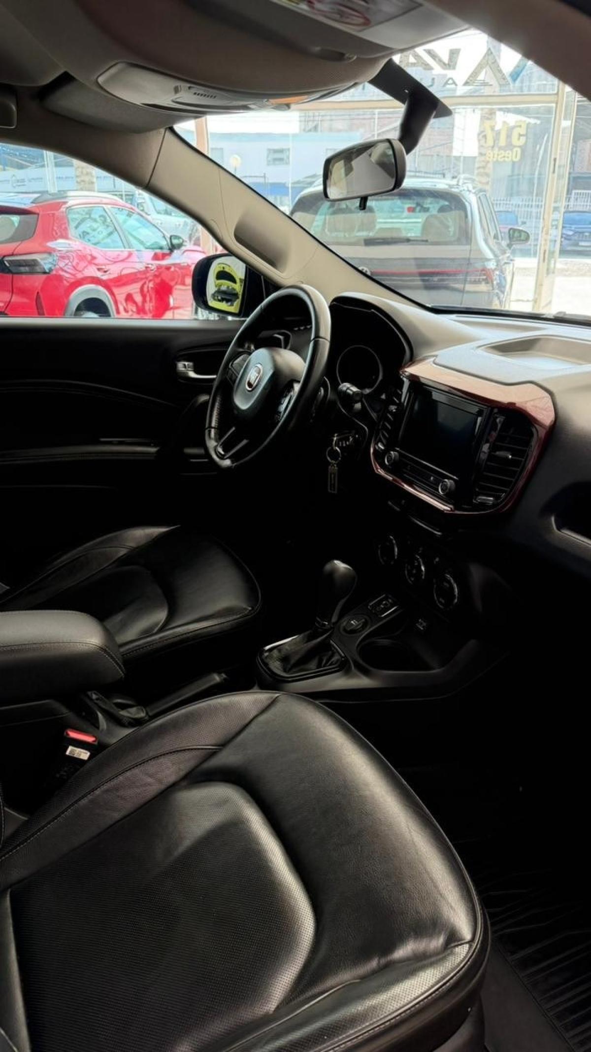 Foto de FIAT TORO Freedom 1.8 GNC 2020, color negro, en San Juan