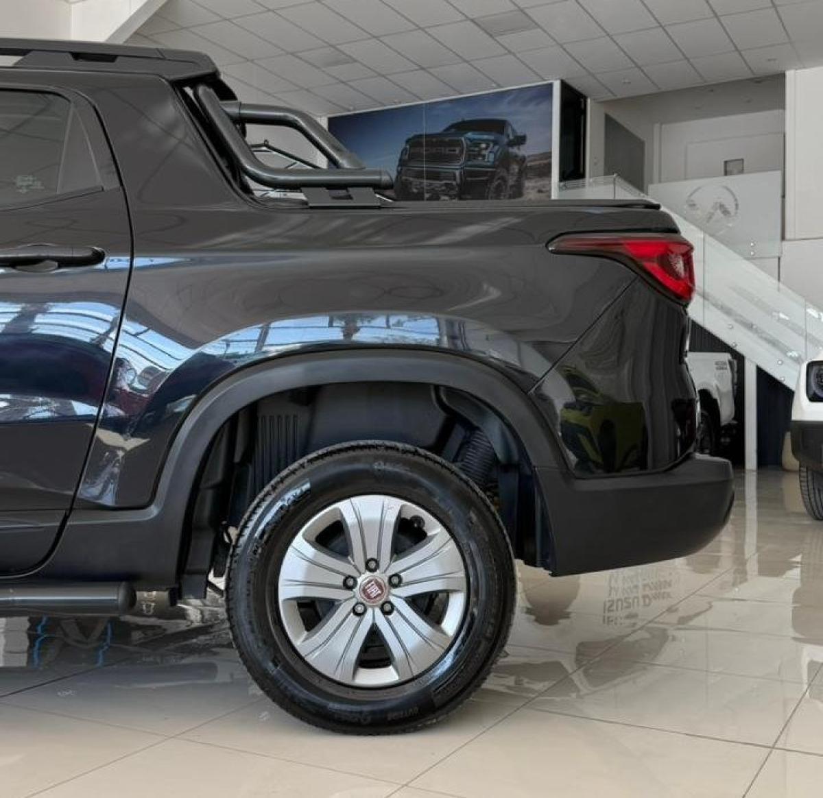Foto de FIAT TORO Freedom 1.8 GNC 2020, color negro, en San Juan