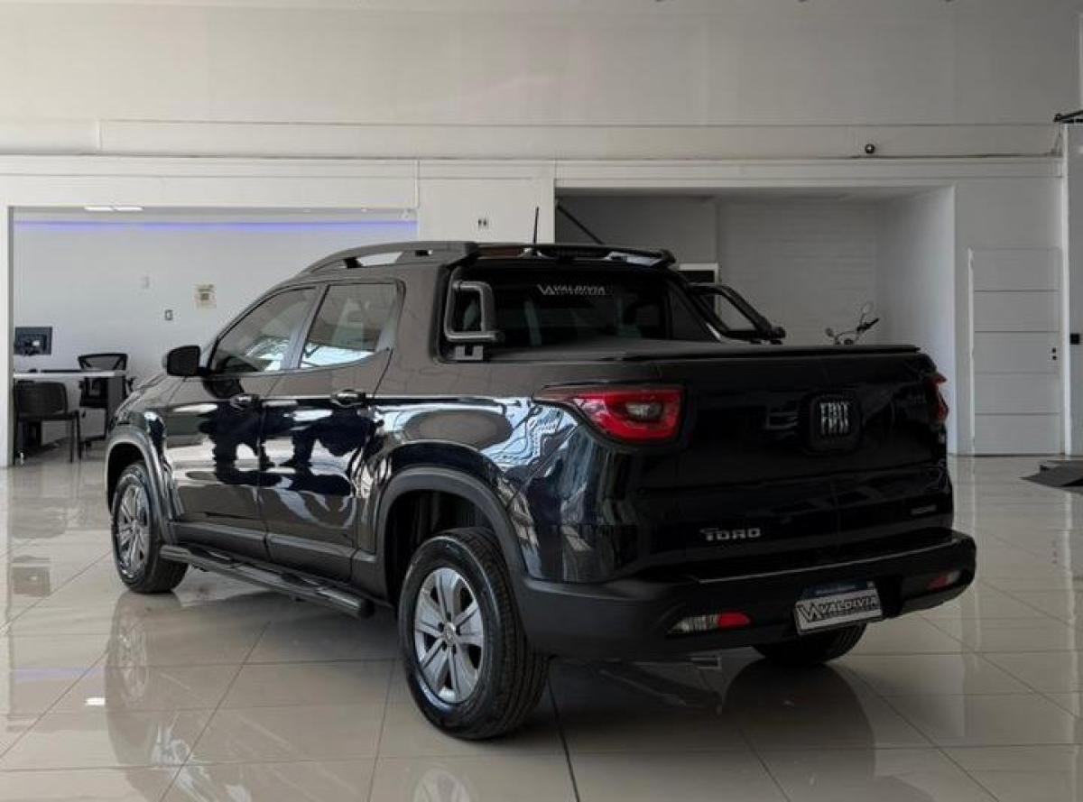 Foto de FIAT TORO Freedom 1.8 GNC 2020, color negro, en San Juan