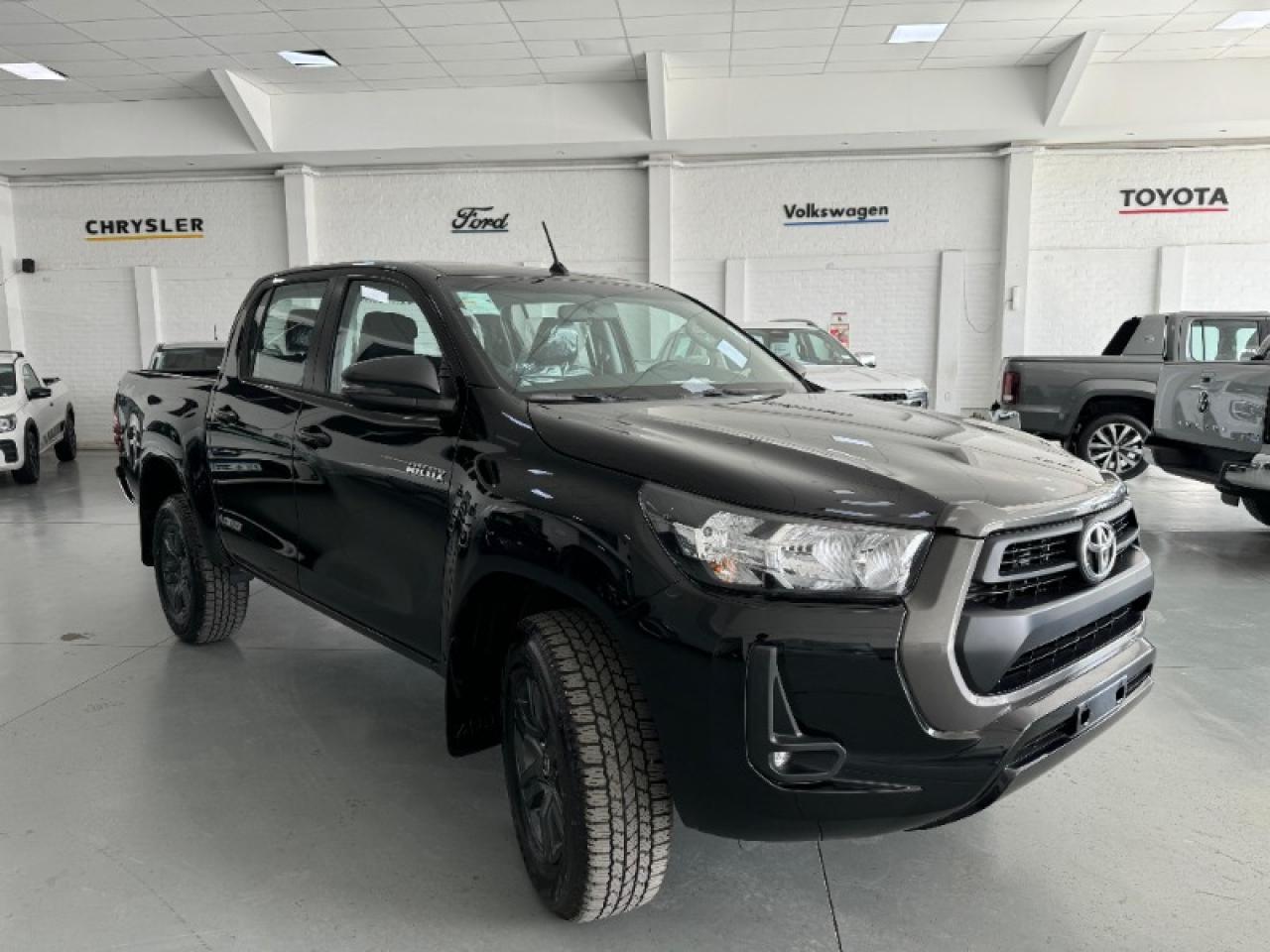 Foto de TOYOTA HILUX Sr 2.8 4x4 MT 2026, color sin color especificado, en San Juan