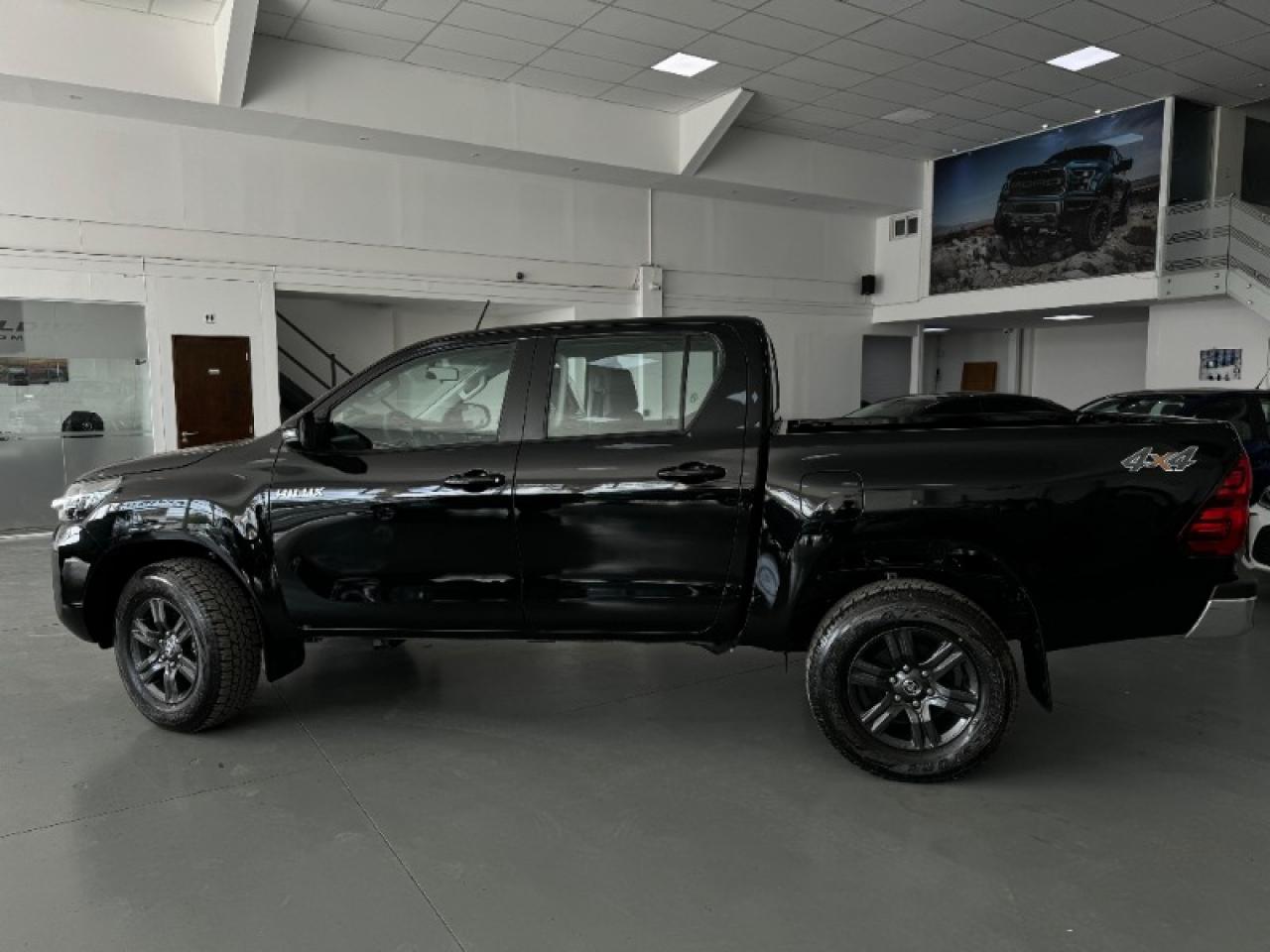 Foto de TOYOTA HILUX Sr 2.8 4x4 MT 2026, color sin color especificado, en San Juan