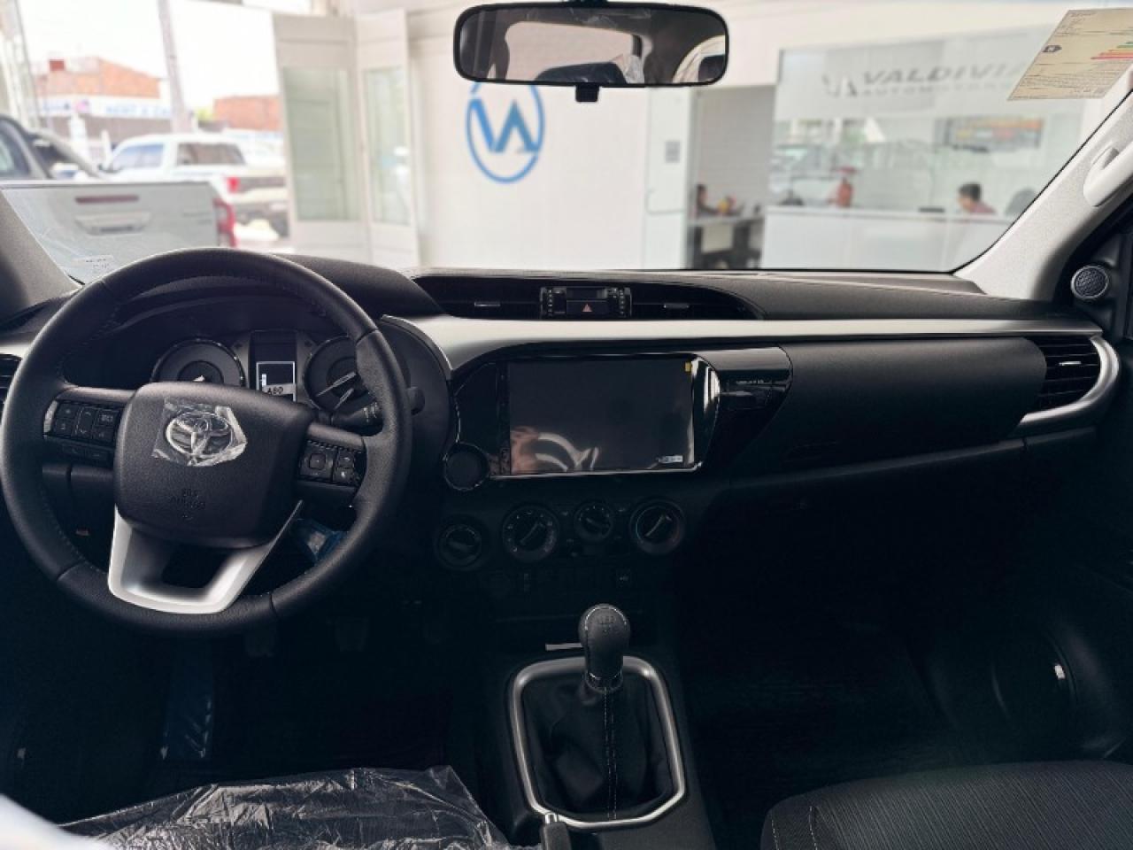 Foto de TOYOTA HILUX Sr 2.8 4x4 MT 2026, color sin color especificado, en San Juan