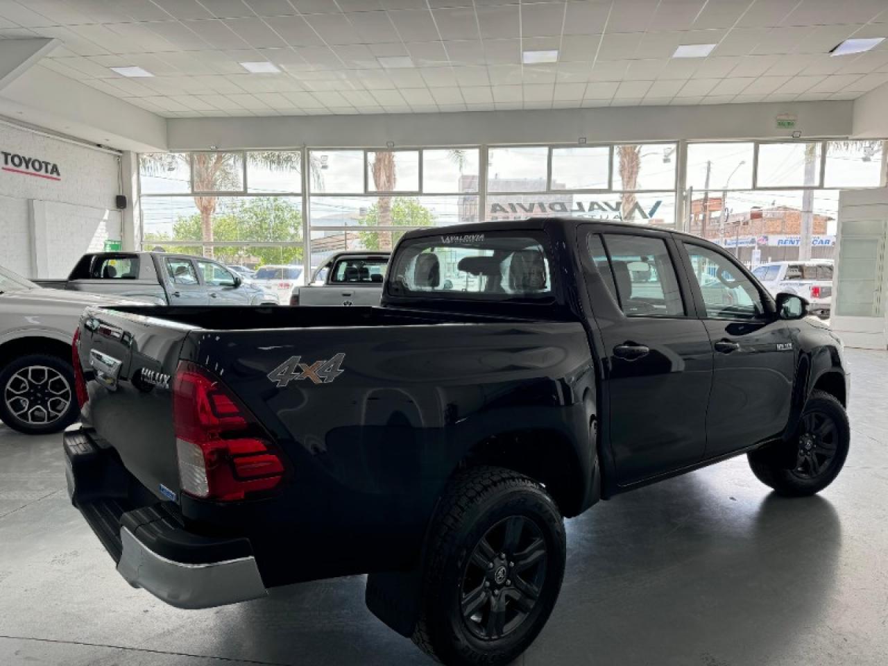 Foto de TOYOTA HILUX Sr 2.8 4x4 MT 2026, color sin color especificado, en San Juan